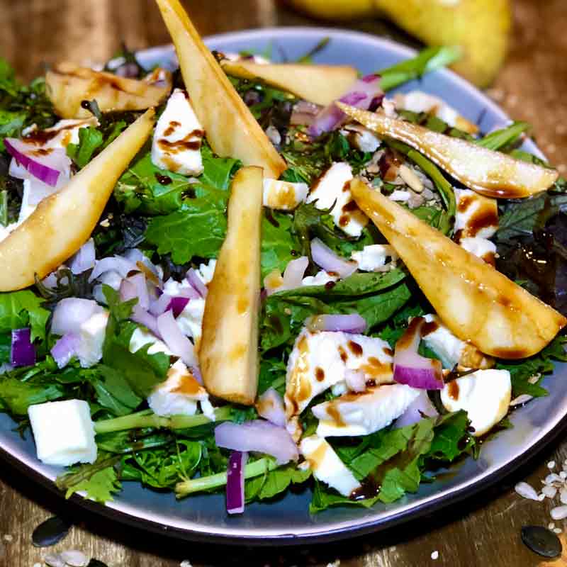 Birnenfilets mit Dattel Crema - Salatrezept