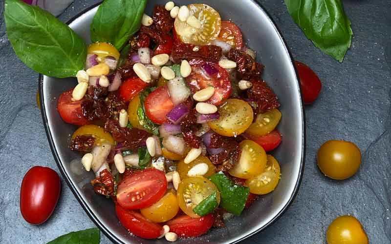 Mediterraner Tomatensalat - Nahaufnahme