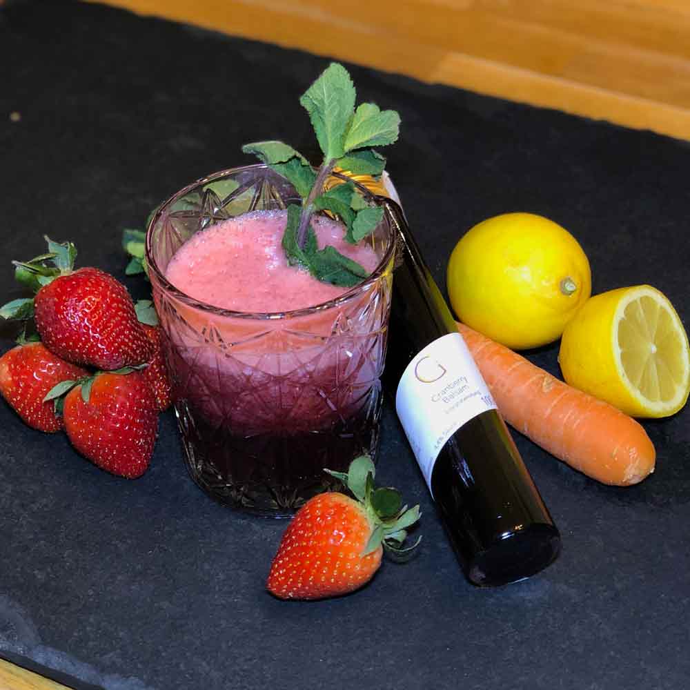 Erdbeer-Crranberry Smoothie mit karotten